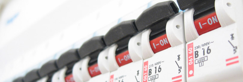 Impianti elettrici non a norma in edifici scolastici comunali. Chi risponde?